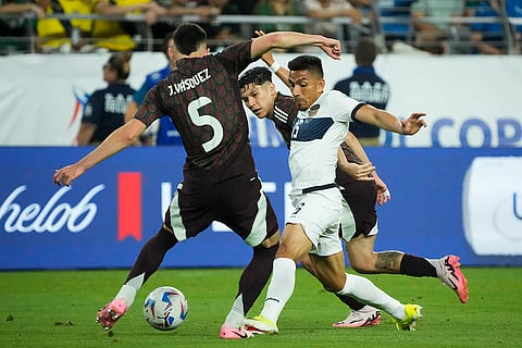 Angel Mena and Johan Vasquez battle for the ball